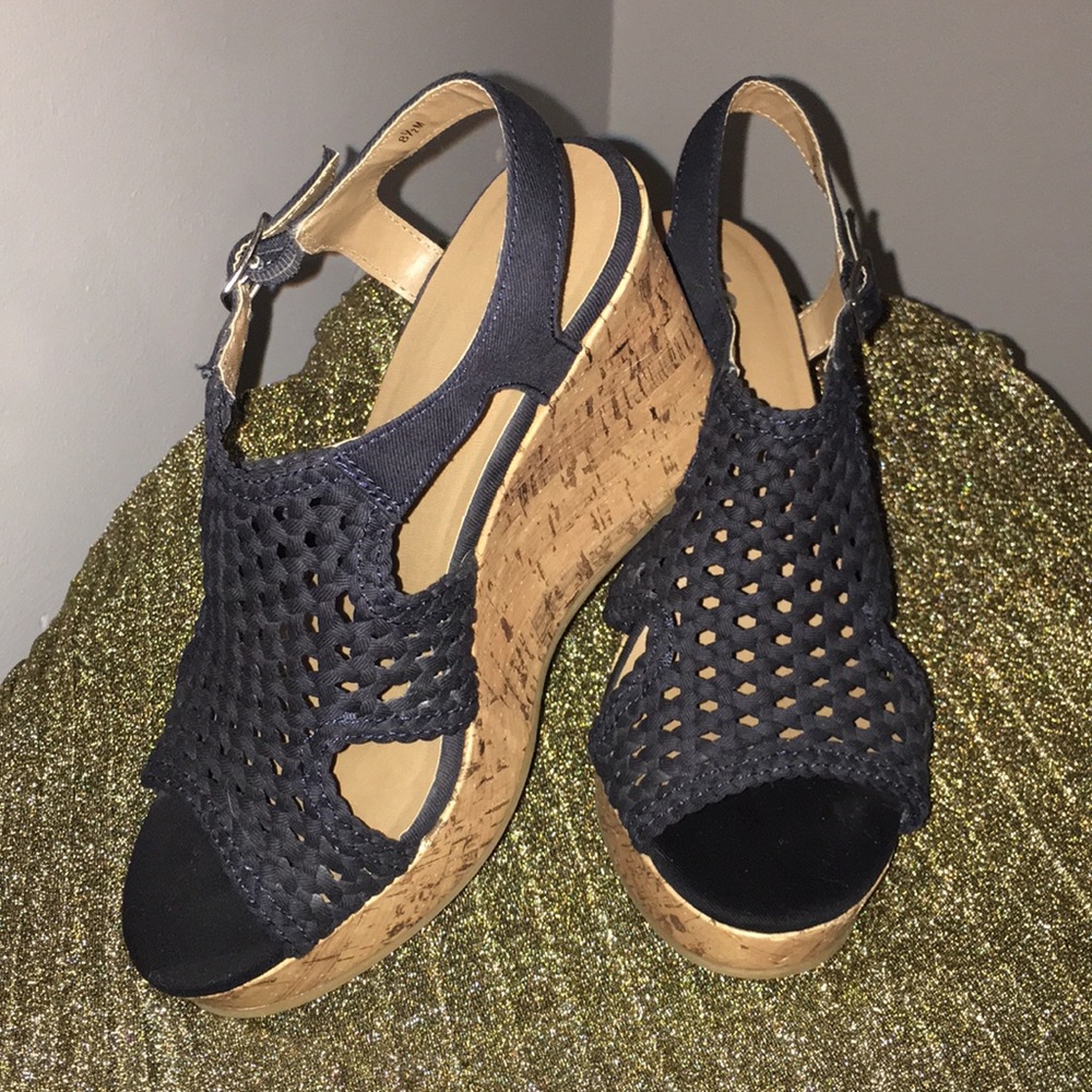 SO brand wedge sandals